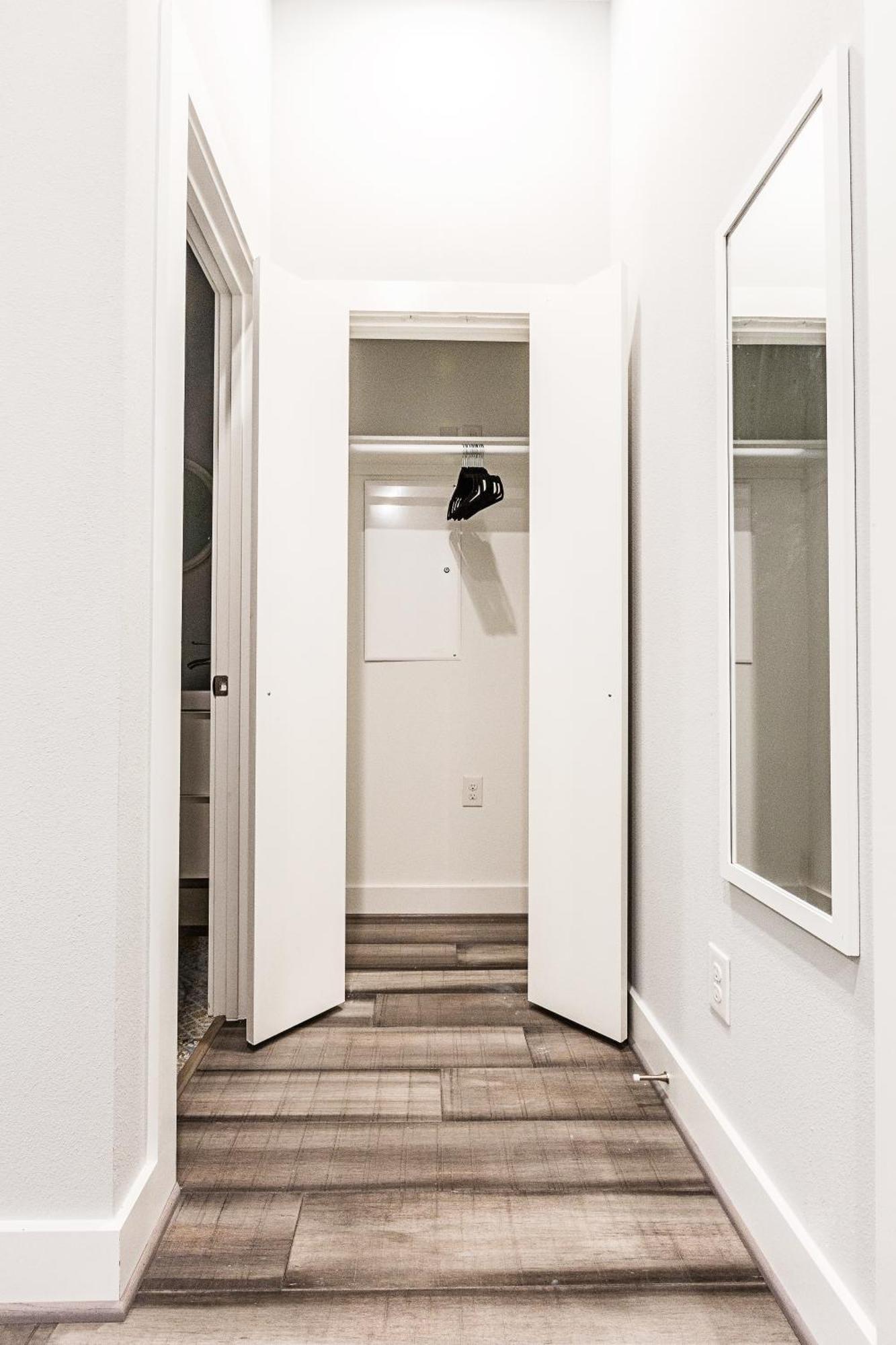 Montrose Guesthouse Suites By Dunyha 休斯敦 外观 照片