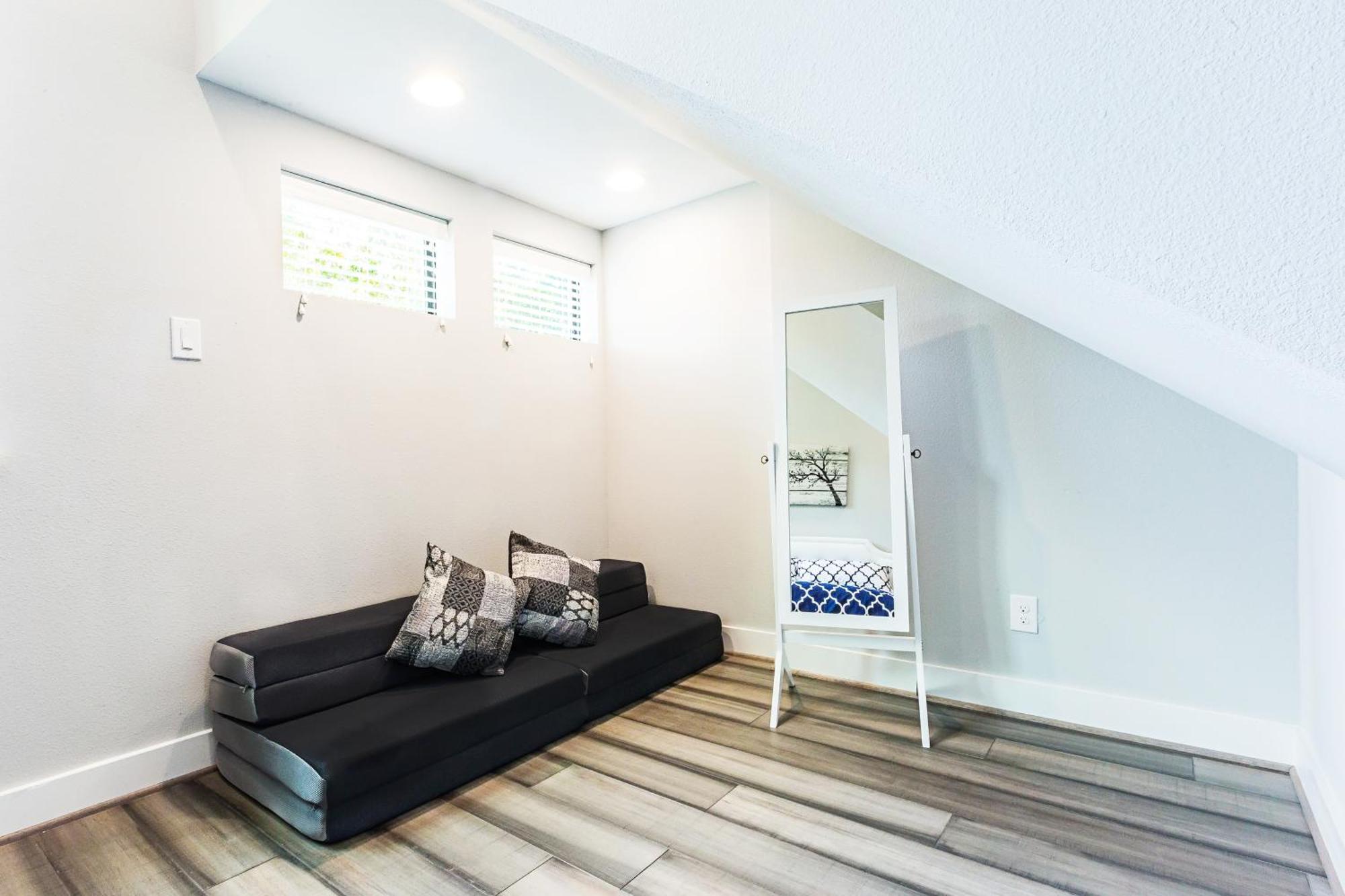 Montrose Guesthouse Suites By Dunyha 休斯敦 外观 照片
