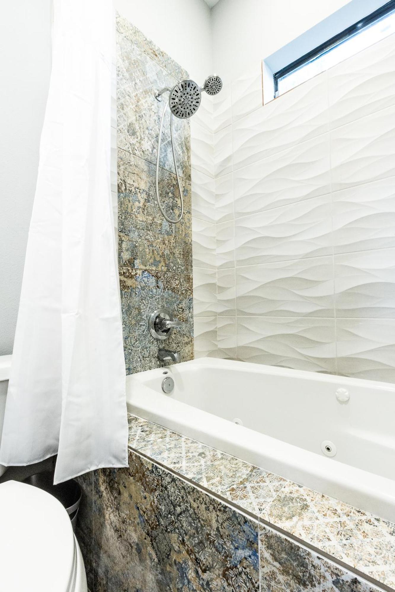 Montrose Guesthouse Suites By Dunyha 休斯敦 外观 照片